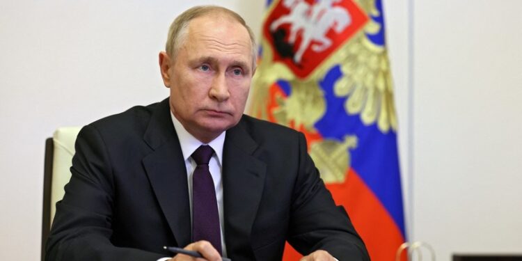 Putin propone una tregua per il Natale ortodosso. No di Kiev: “È ipocrisia”