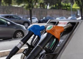 Carburanti, scatta il tetto Eni: benzina a 1,99 euro, gasolio a 2,19