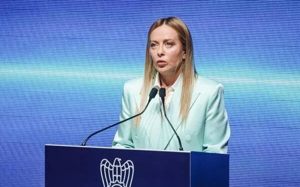 Caro energia, Meloni insiste con l’Ue: «L’Italia non è in Europa per dire sempre sì»