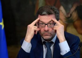 Manovra 2027, Giorgetti frena: «Serve prudenza». Scostamento fino a 29 miliardi