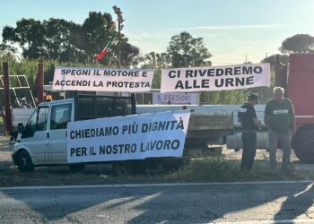 Caro carburante e caro spesa, mobilitazione al Sud: nuovi presìdi, scioperi e proteste contro il Governo Meloni
